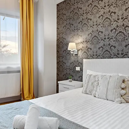 City Heart Retreat Elegant *