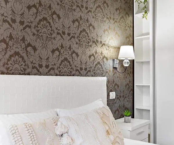 Heart Retreat Elegant Apartment Bucharest