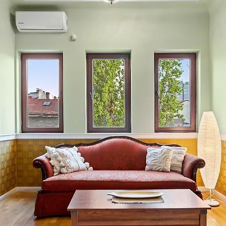 City Heart Retreat Elegant Apartment