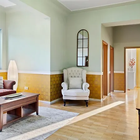 Heart Retreat Elegant Apartment Bucharest